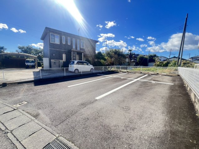 スプリングコートの駐車場|高崎、前橋のお部屋探しはエンドスケープまで！お客様の理想お聞かせ下さい♪