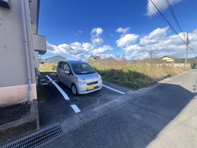 スプリングコートの駐車場|高崎、前橋のお部屋探しはエンドスケープまで！お客様の理想お聞かせ下さい♪
