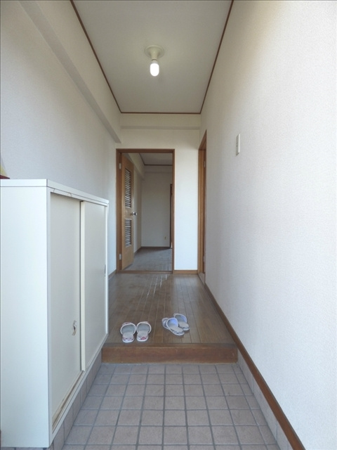 豊月マンションの玄関|明るい玄関です