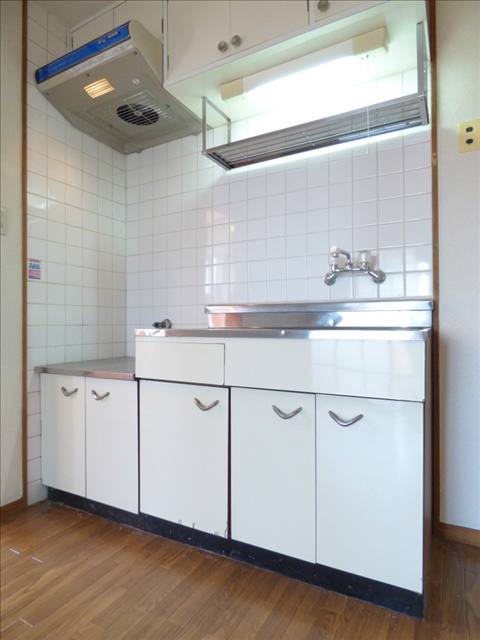 豊月マンションのキッチン|コンパクトなキッチンで掃除もラクラク