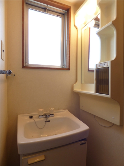 豊月マンションの洗面所|ゆったりとスペースのある洗面所