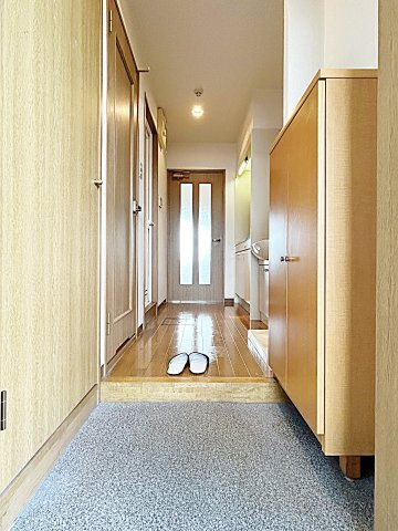 レージュ　ウエストの玄関