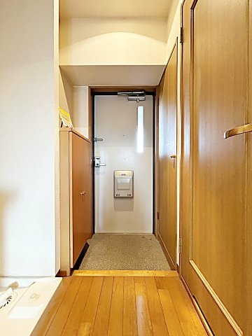 レージュ　ウエストの玄関