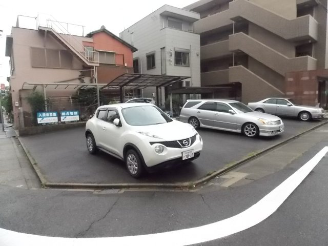 レージュ城西の駐車場