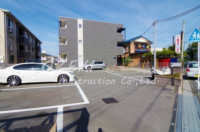 リブリ・フォーエバーの駐車場