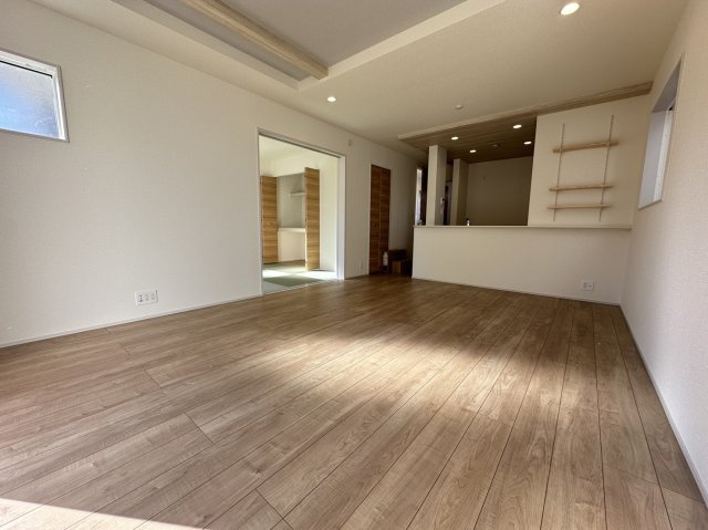 小田原市東町3丁目　並列3台+庭付きの居間・リビング