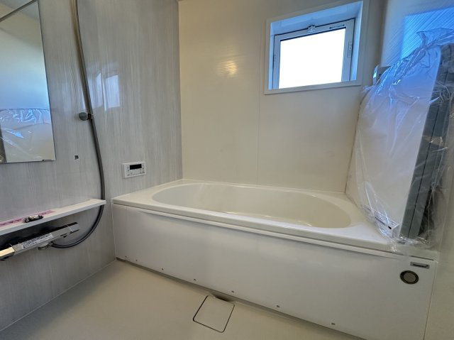 小田原市東町3丁目　並列3台+庭付きの浴室