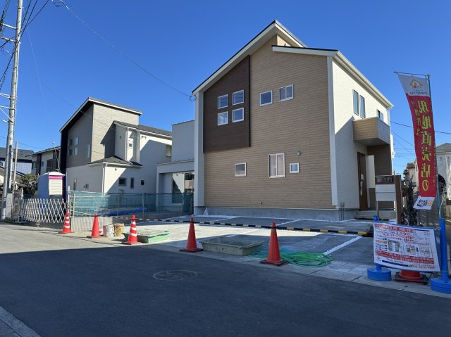 小田原市東町3丁目　並列3台+庭付きの外観