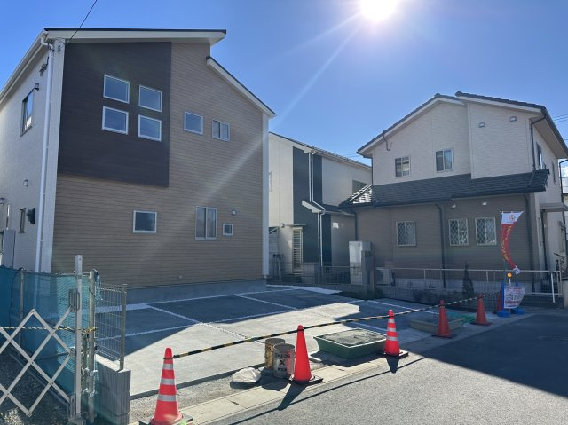 小田原市東町3丁目　並列3台+庭付きの前面道路含む現地写真
