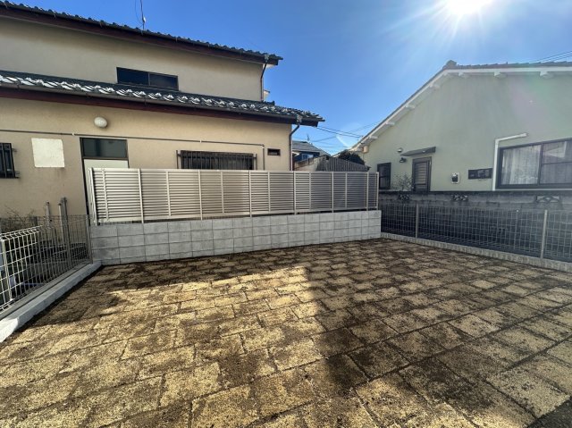 小田原市東町3丁目　並列3台+庭付きの庭