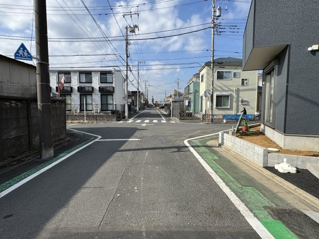 葛飾区西水元３丁目新築戸建【幸田小学校：5分】の前面道路含む現地写真|南側前面道路・幅員約7ｍ