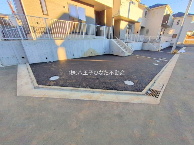 祝：成約済み　八王子市　館町　新築戸建て　１９期の駐車場|～仲介手数料無料☆八王子ひなた不動産～八王子市館町　新築戸建て
