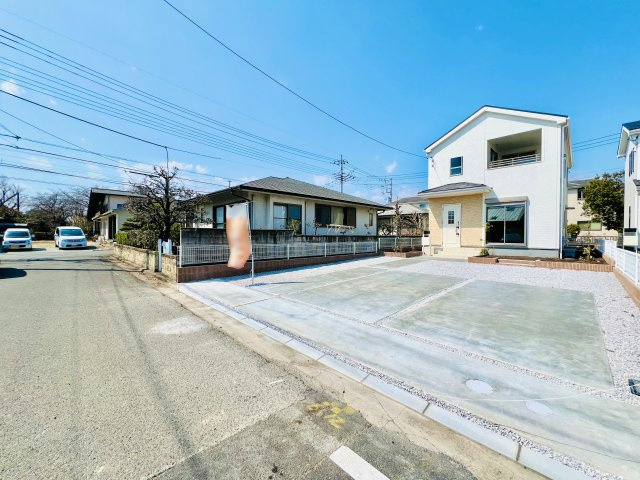 前橋緑が丘の前面道路含む現地写真|間口も広く駐車も楽々♪