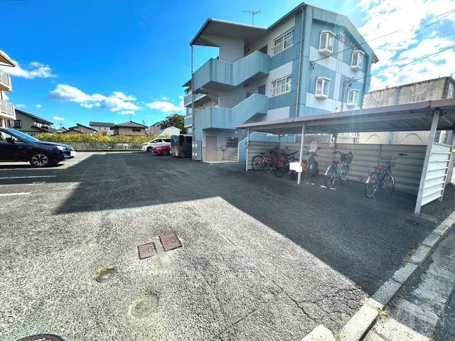 ヴィンテージ本多 Ⅲの駐車場