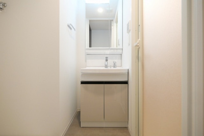 【独立洗面台】 | レジュールアッシュ谷町四丁目グランクラス | 独立洗面台で身支度をすべて済ませてしまいましょう