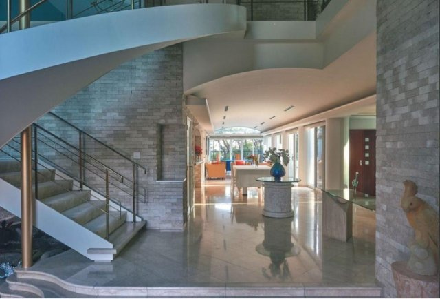 大磯町西小磯 ゲストハウスの玄関