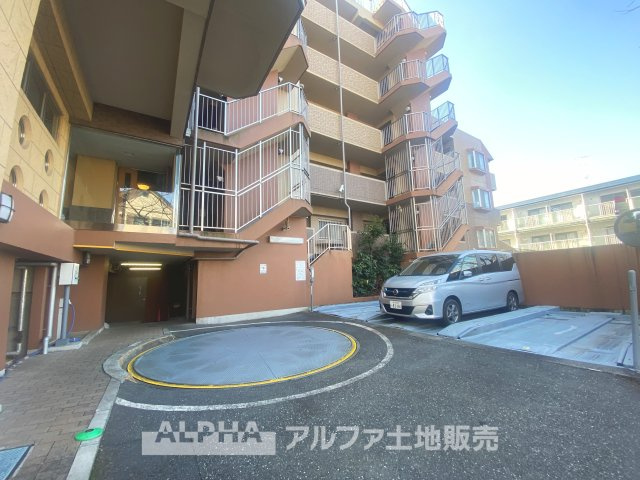 レクセルアベニュー多摩センターの駐車場