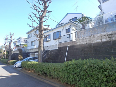 【外観】 | アネックス | 道路は整然としており、周囲には緑が多く、落ち着いた住環境です