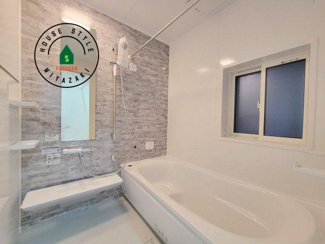 パティオニュータウン月見ヶ丘（5号棟）の浴室|1日の疲れを癒してくれる広々バスルーム。雨の日のお洗濯にも大活躍な浴室乾燥機付です！