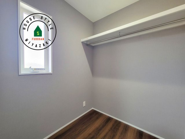 パティオニュータウン月見ヶ丘（5号棟）の収納|洋服や大きな荷物が多い方や人数の多いご家族などは、一般的なクローゼットよりもウォークインクローゼットのほうが使い勝手が良いです。