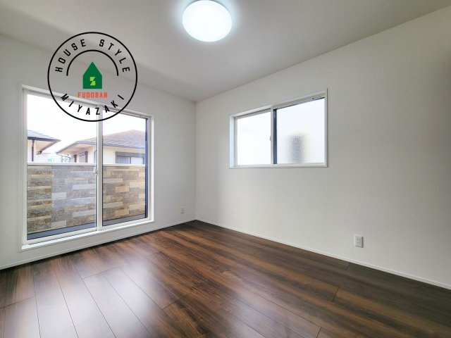 パティオニュータウン月見ヶ丘（5号棟）の洋室|採光良好な洋室は全居室、複層ガラスの遮熱効果と断熱効果で、一年中快適に過ごせます。