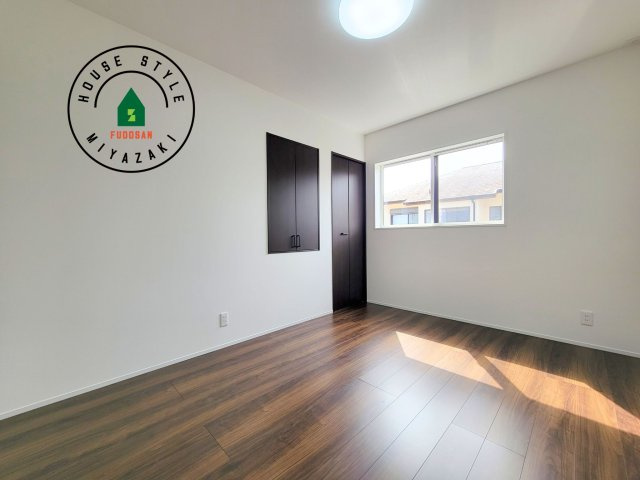 パティオニュータウン月見ヶ丘（5号棟）の子供部屋|穏やかな光が差し込む室内には、穏やかな時間が流れます。