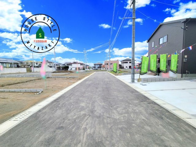 パティオニュータウン月見ヶ丘（5号棟）の前面道路含む現地写真|前面道路です。