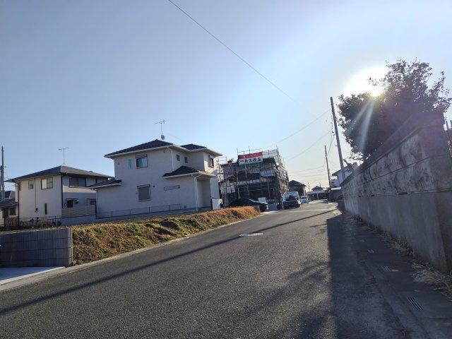 熊谷市久下４丁目の売地の前面道路含む現地写真