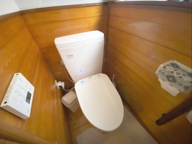 志免町向ヶ丘2丁目　戸建の浴室|バリアフリーに配慮された手すり付きの浴室です！