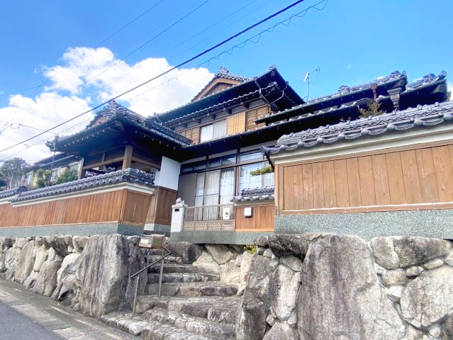 志免町向ヶ丘2丁目　戸建の外観|志免町向ヶ丘2丁目の戸建です！築32年木造瓦葺2階建て！