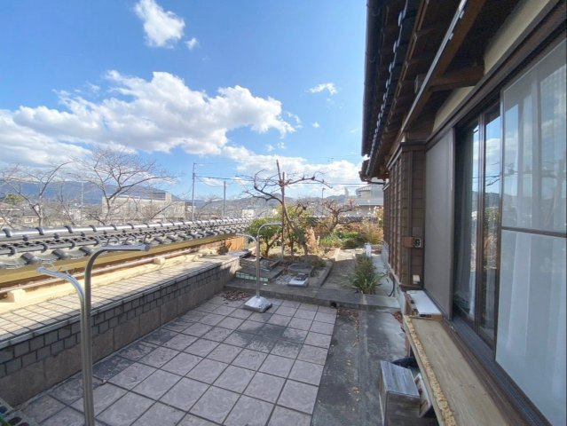 志免町向ヶ丘2丁目　戸建の庭|角地なので風通しがよく、洗濯物を干すのにも嬉しいですね！