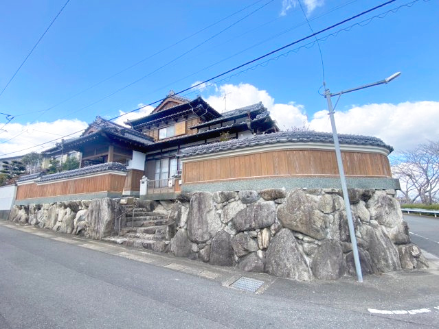 志免町向ヶ丘2丁目　戸建の外観|南東角地に位置しており、日当たり・通風共に良好です！