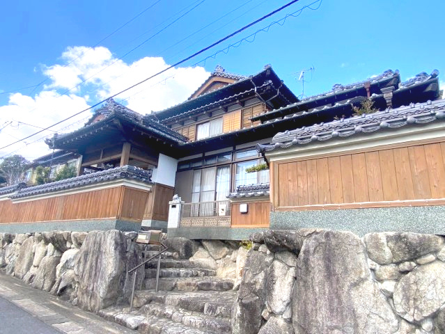 志免町向ヶ丘2丁目　戸建の外観|志免町向ヶ丘2丁目の中古戸建！伝統的で存在感のある外観です！