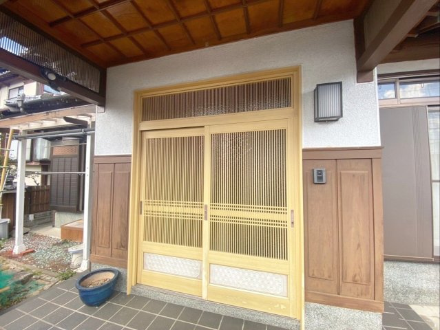 志免町向ヶ丘2丁目　戸建の玄関|玄関にはポーチライト、モニター付きインターホンがあります！