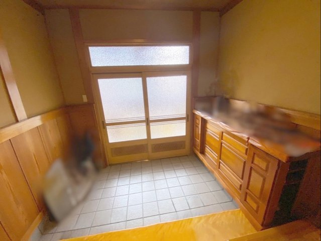 志免町向ヶ丘2丁目　戸建の玄関|広々とした玄関スペース！木の温かみが感じられる空間です！