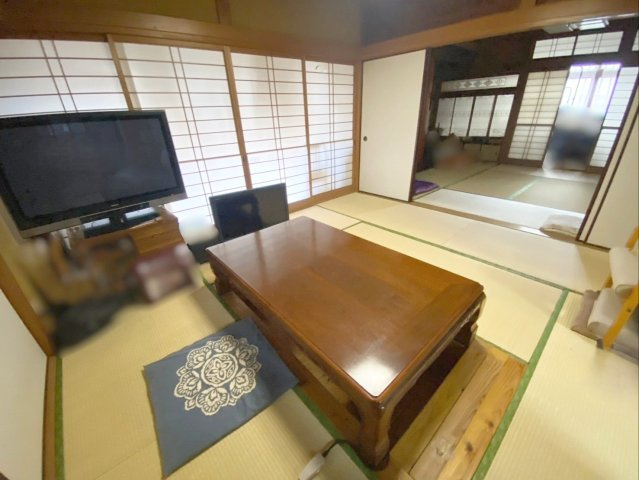 志免町向ヶ丘2丁目　戸建の和室|8帖の和室です！足腰に優しく、温まりやすい掘りごたつがあります！