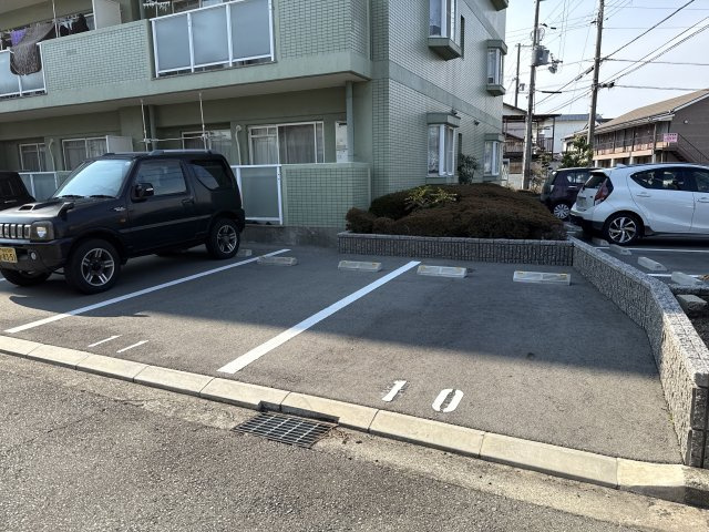 パインヒル・コーナンの駐車場