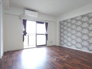 広島市安佐北区落合南１丁目の賃貸マンションの居間・リビング|2022年製ダイキンエアコン付き