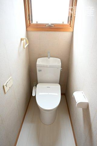 【トイレ】 | 桐生市相生町五丁目　中古住宅 | シャワー＆暖房便座付きのトイレです！