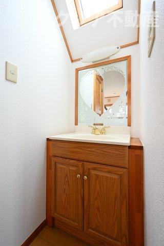 【独立洗面台】 | 桐生市相生町五丁目　中古住宅 | ２階にも洗面台があります！