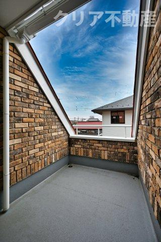 【バルコニー】 | 桐生市相生町五丁目　中古住宅 | 広々としたスカイバルコニーは洗濯もたっぷり干せてよく乾きます！
