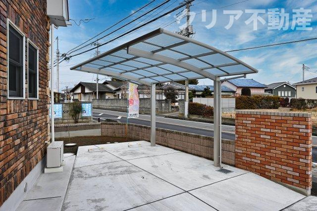【駐車場】 | 桐生市相生町五丁目　中古住宅 | 雨や鳥の糞から愛車を守るカーポート付き駐車場！