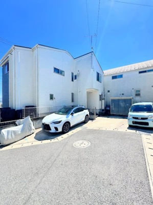 【外観】 | ◇◆横浜市青葉区千草台　中古一戸建て◆◇ | ◆堂々たる趣ながら、主張し過ぎずどこか余裕を感じさせるシャープなフォルムで佇む邸宅は、晴天の空と照らし合わせる事で、本来あるべき完成形の姿を見せてくれます。

