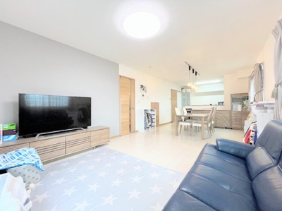 【居間・リビング】 | ◇◆横浜市青葉区千草台　中古一戸建て◆◇ | ◆リビングは一日中太陽の光が射し込みます。家族が集まる空間は、自然と笑顔が溢れます！