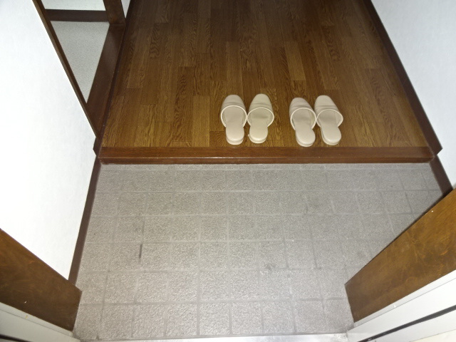 ハイツ・ルミエールの玄関