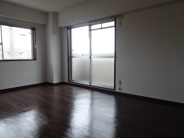 ハイツ・ルミエールの居間・リビング