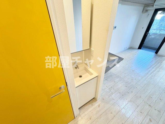 横山アネックスビルの独立洗面台