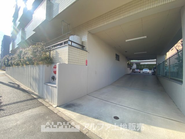 プロスペアー多摩中央公園の駐車場