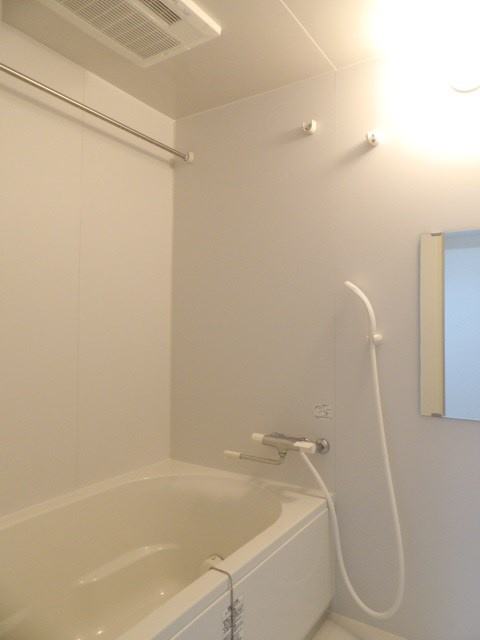 グランドシャトー花畑T・Sの浴室|追い焚き・浴室乾燥機付きのお風呂です♪