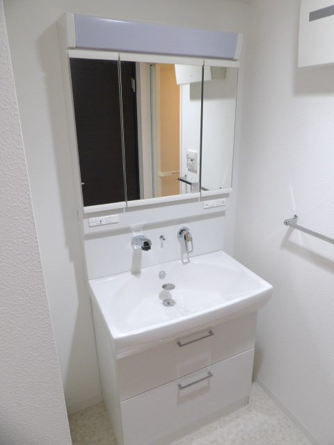 グランドシャトー花畑T・Sの洗面所|広い洗面スペースです★